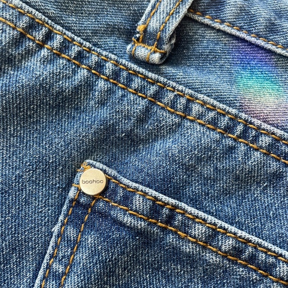 Boohoo Women’s Plus Mid Wash High Waisted Distressed Denim Jean Shorts Size 18 - Picture 7 of 8